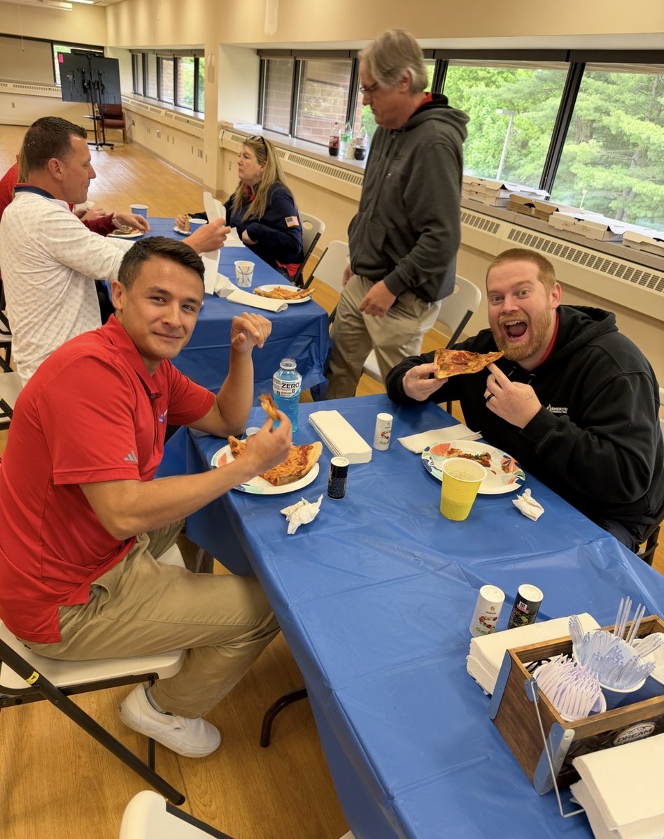AmeriTechContr's tweet photo. Happy International Pizza Party Day! 🍕 https://t.co/5YGU07V0w0