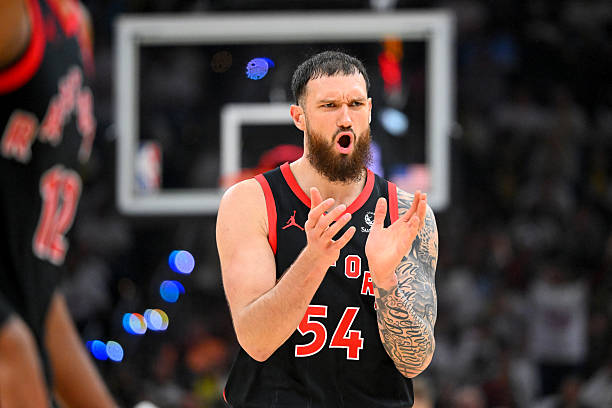 Raptors Lead tweet media