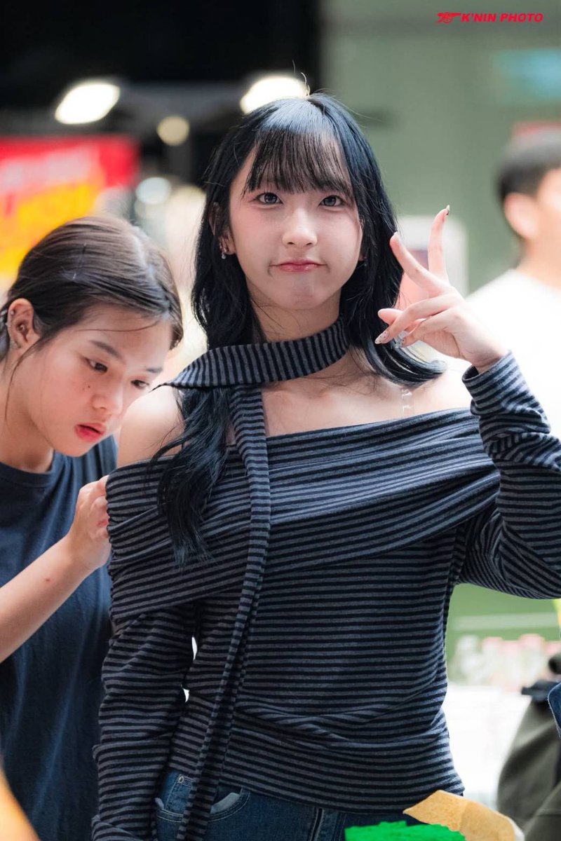 BoonsongGu's tweet photo. AR วงเราทำไมมันน่ารักจังฟระ 😅 🙏#BNK48 https://t.co/WEhNW3mwYp