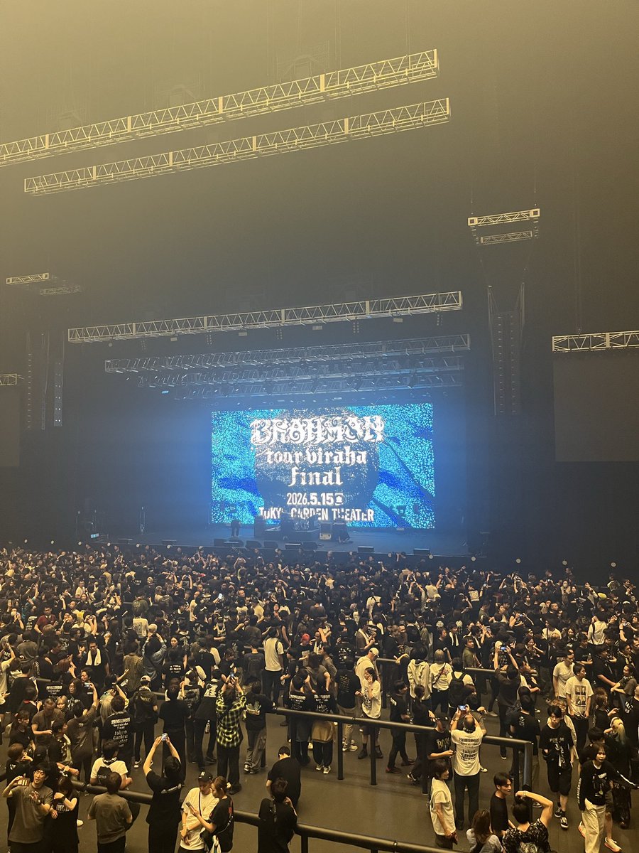 shgitofu's tweet photo. 最高のLIVEだった！
ホワイトディープ→プラスチックスマイル→チェリー→BOX→ビヨンドの流れ最高過ぎた！
2回席でゆっくり見届けられたも最高だった！
余韻に浸って寝る前にラー後のラー🍜#BRAHMAN
#tourviraha https://t.co/l6lwxoBf0B
