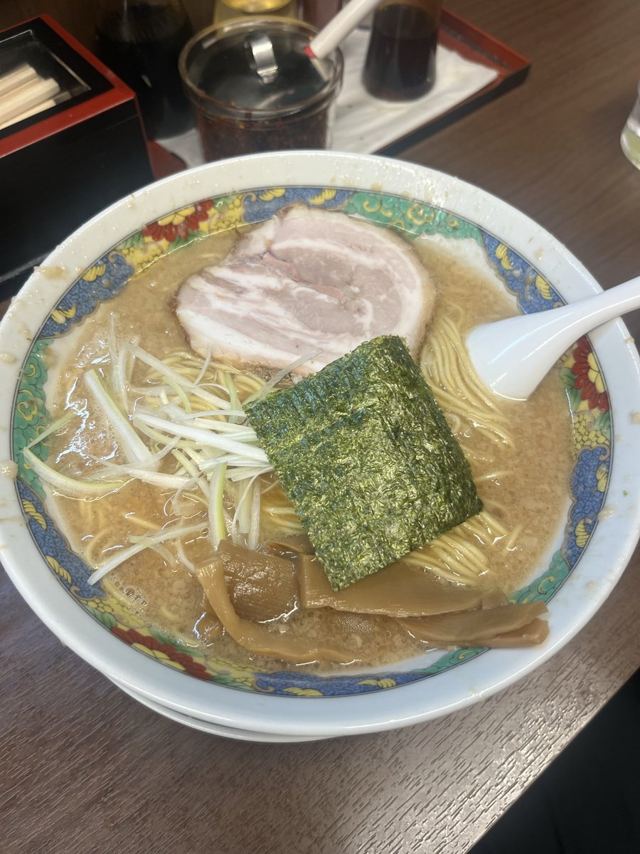 shgitofu's tweet photo. 最高のLIVEだった！
ホワイトディープ→プラスチックスマイル→チェリー→BOX→ビヨンドの流れ最高過ぎた！
2回席でゆっくり見届けられたも最高だった！
余韻に浸って寝る前にラー後のラー🍜#BRAHMAN
#tourviraha https://t.co/l6lwxoBf0B