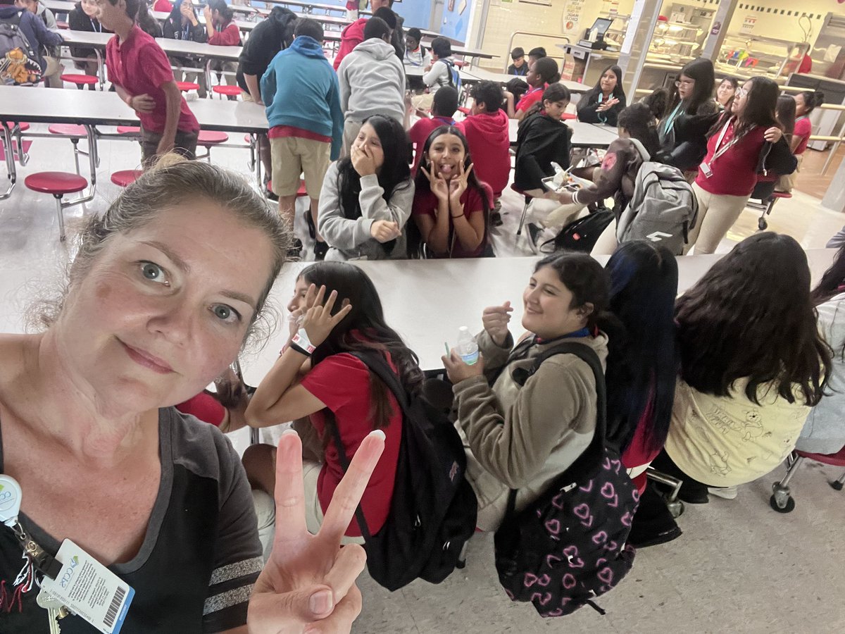 YRod_IMS's tweet photo. Yearbooks are out and our @IMS_Indians are excited! @collierschools https://t.co/nbq0XkF8or