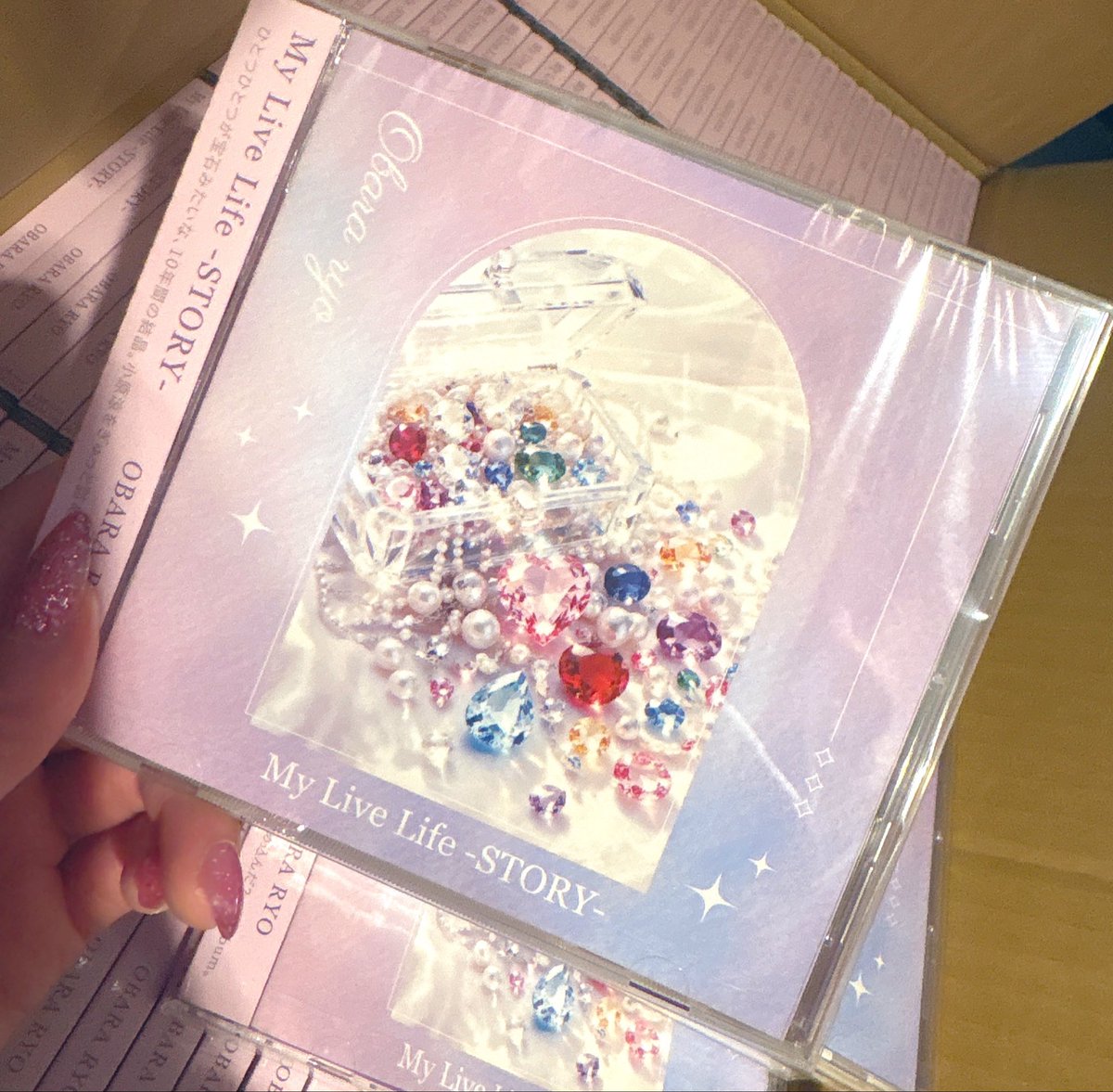 obararyou's tweet photo. かわいいいいいいいいっ🥺♡
10年分の気持ち一つ一つ、思い出一つ一つが宝石みたいだなと思ってデザインはジュエリーボックスをテーマにお願いしたよ💎
もちろんファンのみんなも宝物です。
#小原涼生誕ワンマン2026 #MyLiveLifeSTORY https://t.co/176NlNTFPx