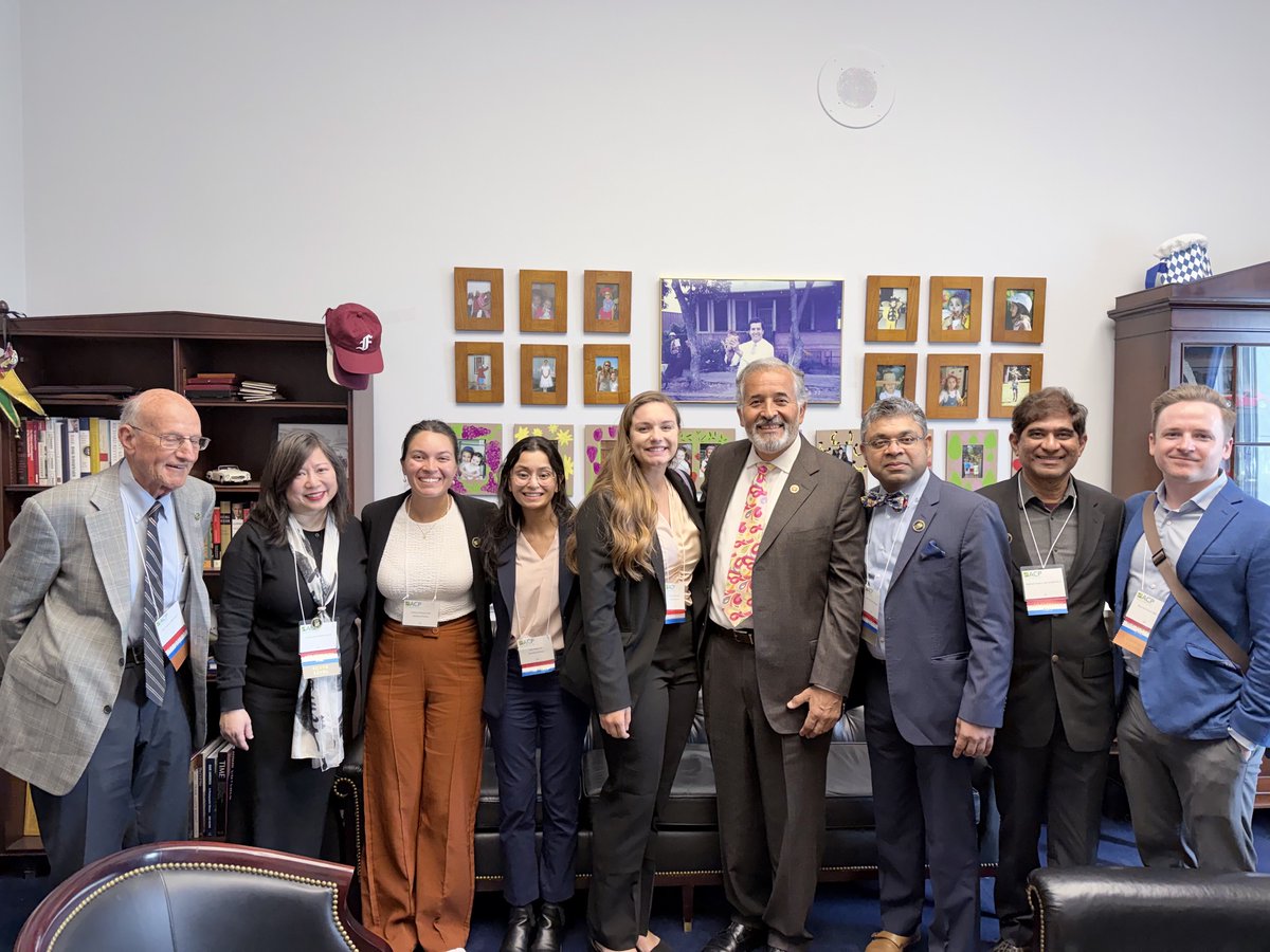 ACP_SoCAL's tweet photo. Encouraged by thoughtful &amp; supportive discussion with @RepJuanVargas on the future of healthcare,physician workforce sustainability &amp; medical training.Appreciate your warm &amp; down to earth attitude &amp; sincere concerns for our communities. #SoCal3 #ACPLD @vineetgsvm @ACPIMPhysicians https://t.co/Stw834tt8C