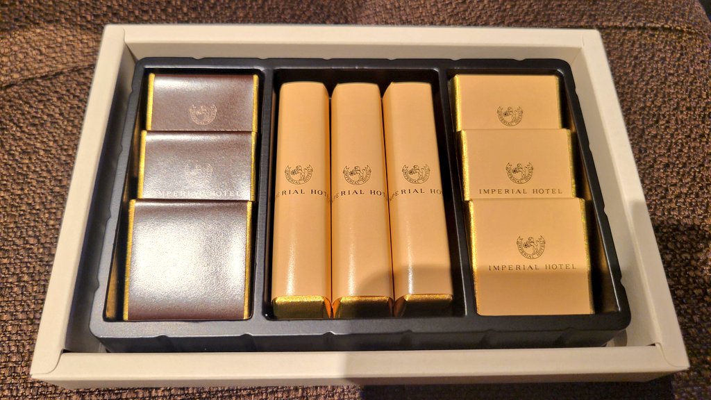 ちょこちゃんページです♡ めっちゃ偉そうな チョコ頂いたッ🤤🤤🤤 てか、ハンパねぇうめぇ🤤