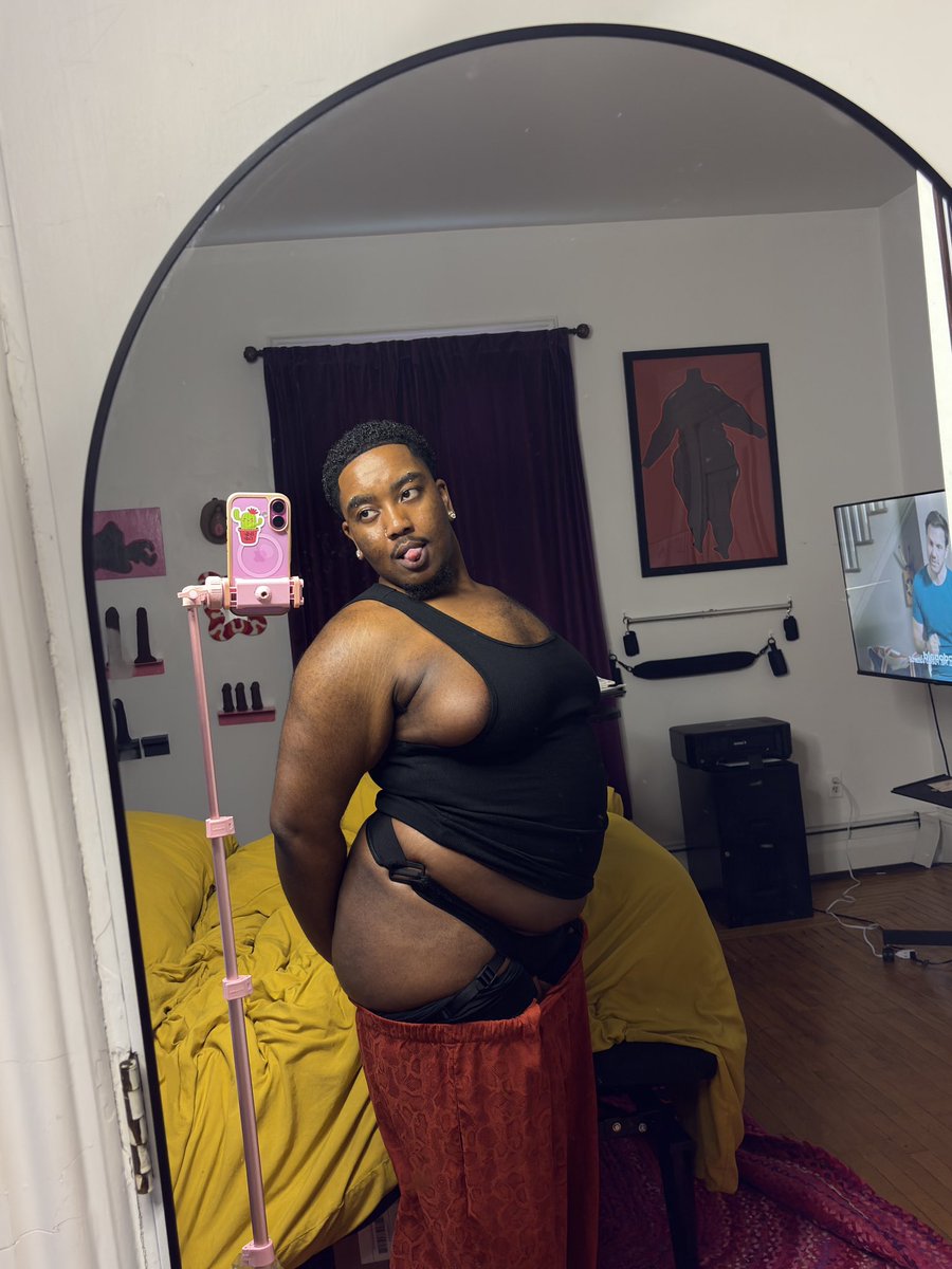 Delightfulstrap's tweet photo. the type of sex appeal only bisexuals understand https://t.co/811RC8PByj