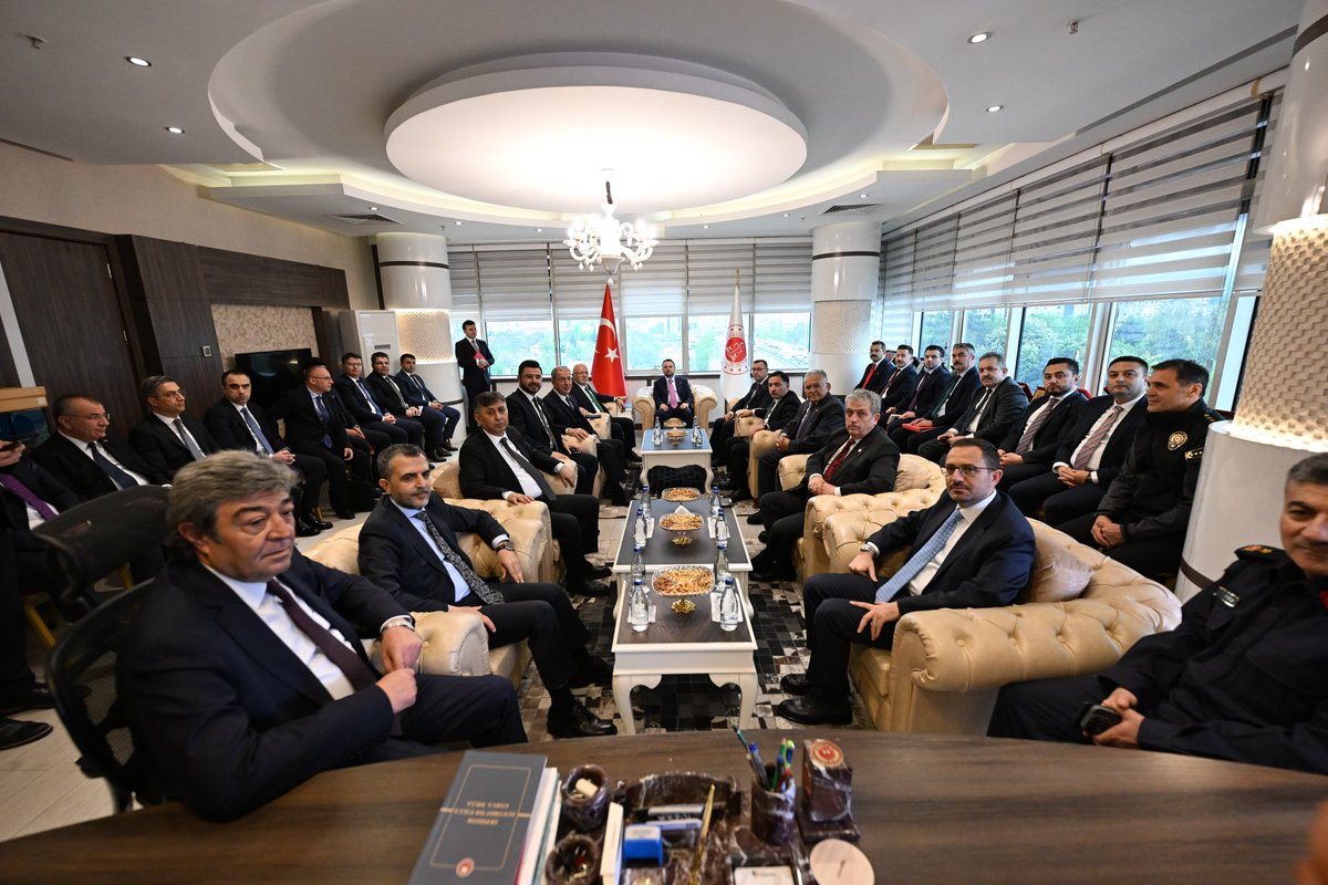 CahitCihadSari's tweet photo. Adalet Bakanımız Sayın @abakingurlek ’in programı kapsamında Kayseri ilimizi ziyaret ettik. Adalet hizmetlerimizi hızlandırılması, adli teşkilatın kurumsal kapasitesinin daha da güçlendirilmesi ve vatandaş odaklı adalet anlayışının sahaya yansıtılması için çalışmalarımızı kararlılıkla sürdürüyoruz.