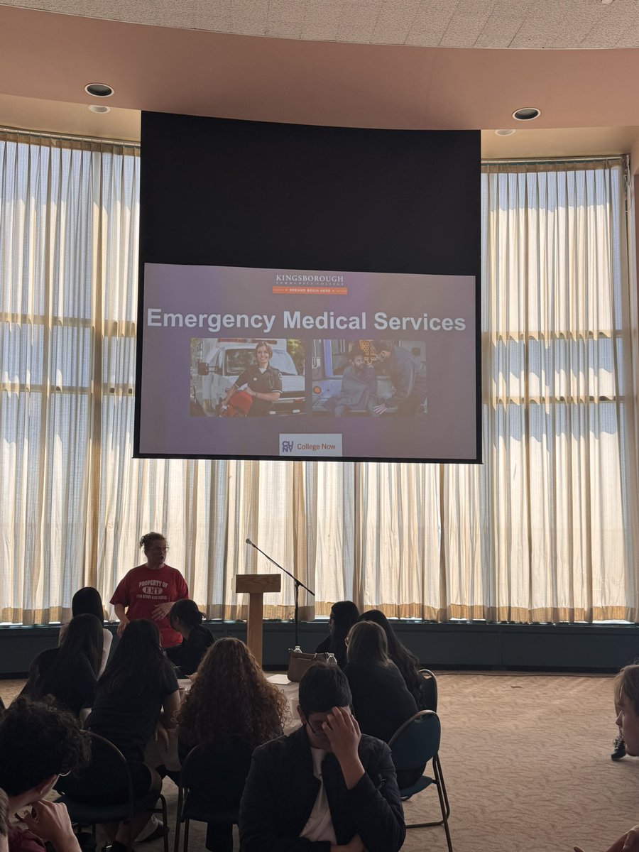 KBCCFutureReady's tweet photo. 🩺🚑 The future of healthcare starts here!

Students explored Nursing, EMS &amp; Allied Health pathways at the College Now Health Careers Student Conference at KCC 💙🧡 https://t.co/PG7PviXRqz