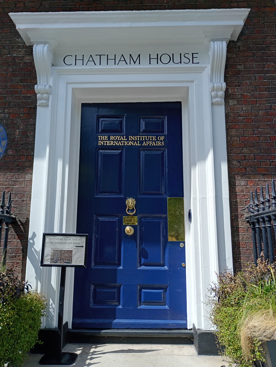 LukeTOBrien's tweet photo. Induction @suffolkcc, signed the declaration &amp; officially became Councillor.
Afternoon, represent Suffolk on world's stage @ChathamHouse 
I am going up in the world. https://t.co/p3V5owYVXC
