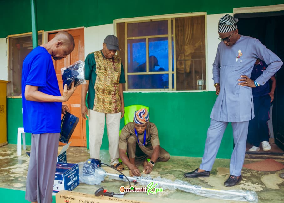 osunofficial's tweet photo. A boost for a cleaner Camp environment! 🌱
Adeleke University donated a gasoline brush cutter and shaft to the NYSC Permanent Orientation Camp, Ede, to support environmental maintenance and operational efficiency.
#NYSC #OsunNYSC #EdeCamp #AdelekeUniversity #EnvironmentalSustainability
https://t.co/KH57TxCaxr