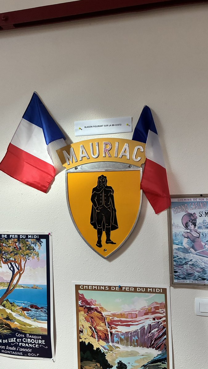 macinside's tweet photo. Coucou @NATfranconville ça c’est pour toi ce blason de #Mauriac et des infos de l’époque ! https://t.co/tPNcHGYg2f