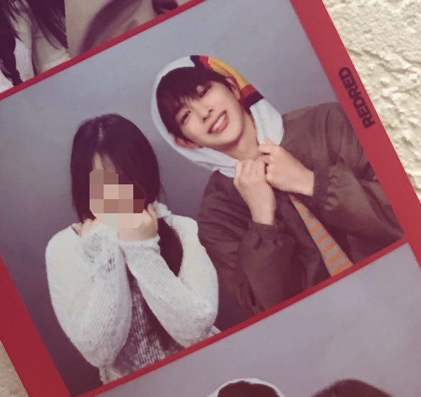 f2x4zz's tweet photo. 건호오빠랑사진찍었는데너무부꾸로오서볼이빨개짐(실제사건) https://t.co/TXefz82KoP
