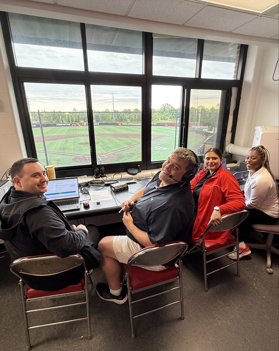 MikeShebek's tweet photo. Thank you to the amazing crew behind the scenes at @BallStateBB games!
✌️ https://t.co/UgZj5u4EZD