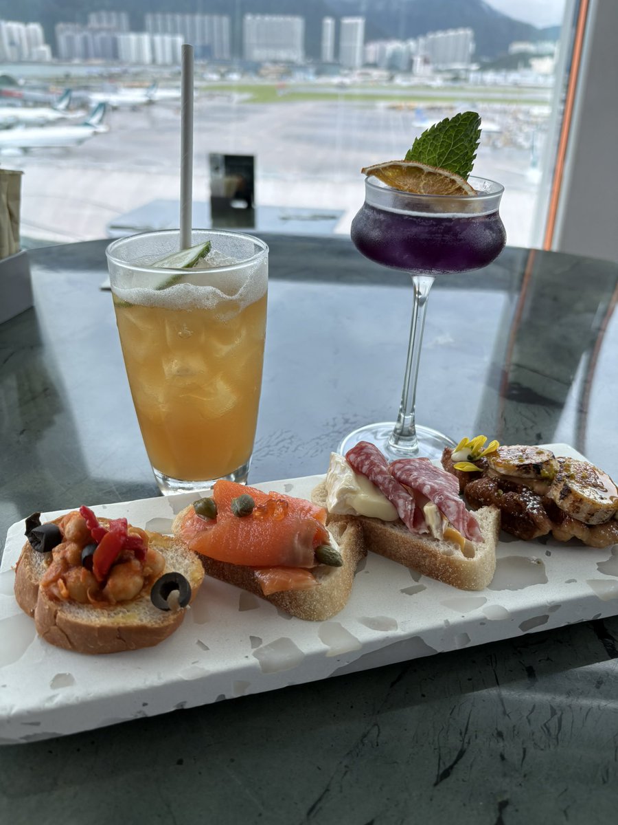 yarusou's tweet photo. Intervals Sky Bar &amp; Restaurantでピンチョス、ピンチョス！！
#PP古事記
#PriorityPass
#プライオリティパス
#香港国際空港 https://t.co/qA9zNmZPGk