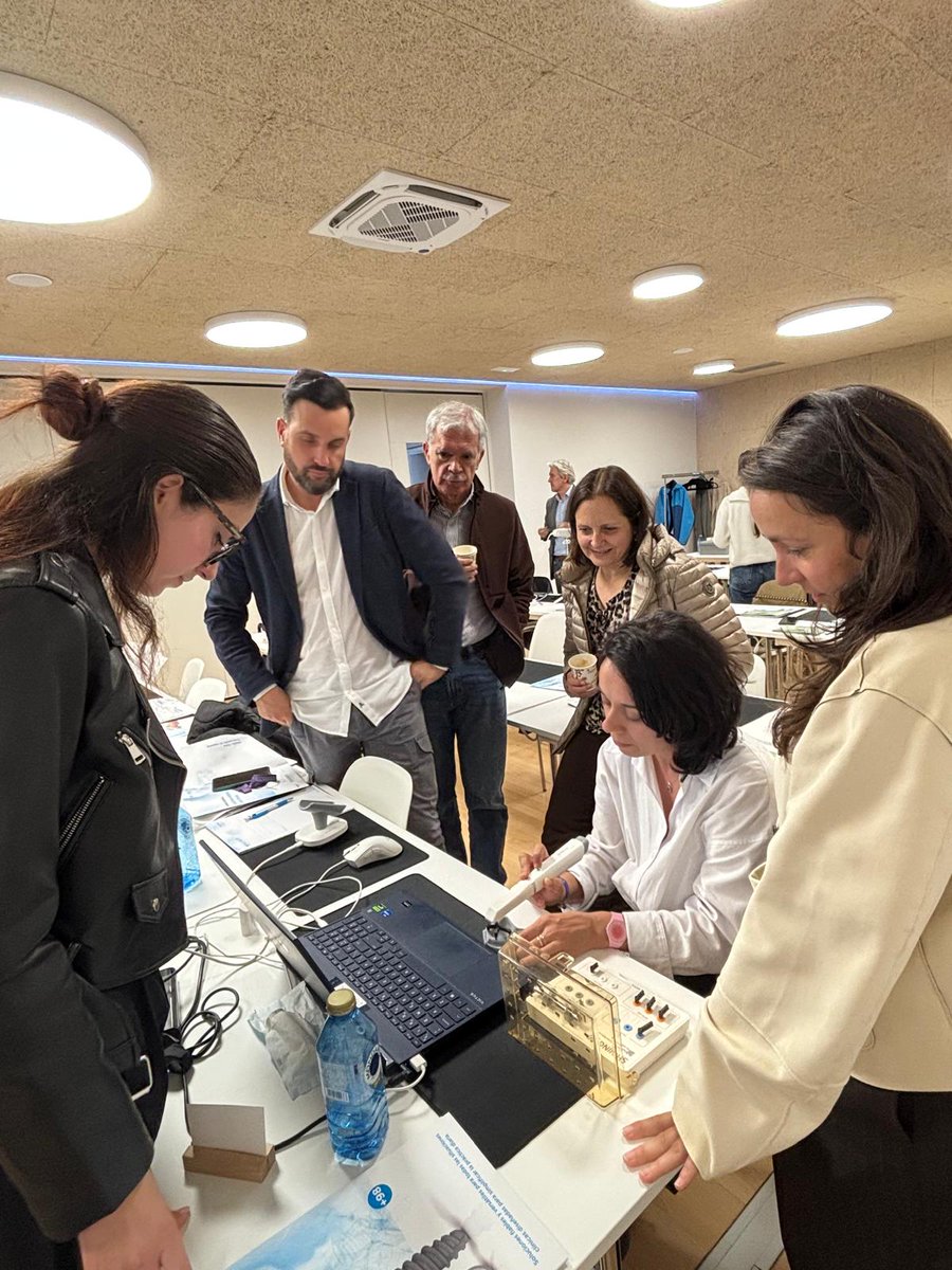 BionerSocial's tweet photo. Curso de "Fotogrametría y escaner intraoral" dictado por Francesc Masip y Albert Isern en C3D Santiago de Compostela

#implantesdentales #dentalimplant https://t.co/4P04t0IvNP