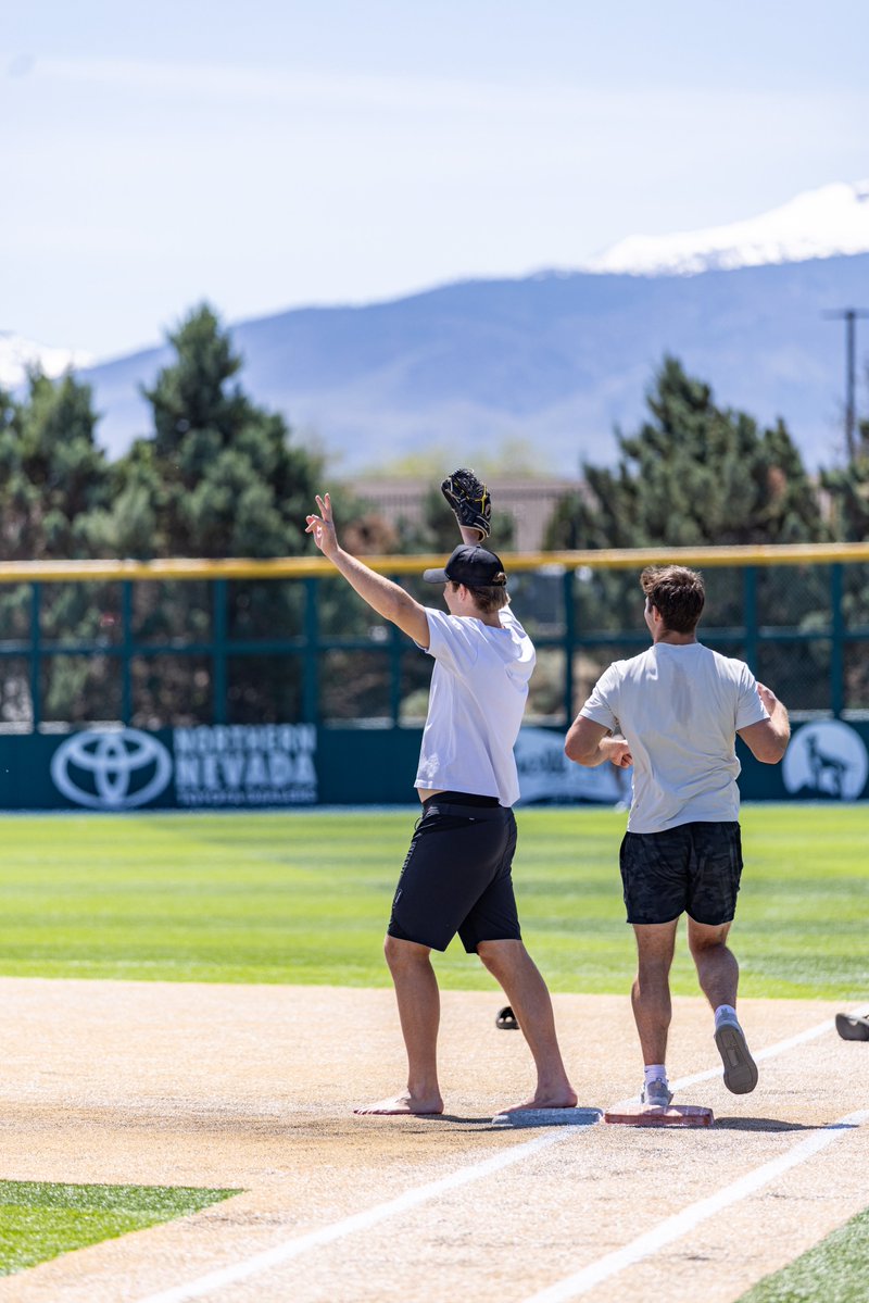 NevadaFootball's tweet photo. Less than one month to go until game day 🥎🐺

See you at Peccole Park on Saturday, June 13th for softball, food, and fun all day with our friends in the Northern Nevada Law Enforcement crew!

#BattleBorn https://t.co/sMOmFcswMH