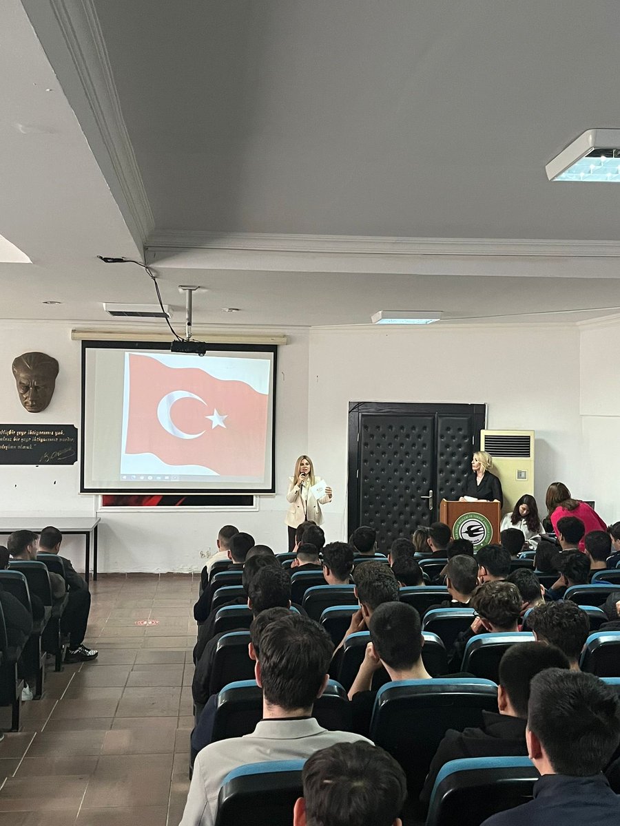 bsrergenc's tweet photo. 📍Ankara

Yenimahalle Gençlik Buluşmaları kapsamında, Gazi Mesleki ve Teknik Anadolu Lisesi’nde öğrencilerimizle bir araya geldik.

Kariyer gelişimi ve iş dünyasının gençlerden beklentileri üzerine verimli bir sohbet gerçekleştirdik.

Misafirperverlikleri için okul yönetimine, öğretmenlerimize ve ilgileriyle programa değer katan kıymetli öğrencilerimize teşekkür ediyor; eğitim hayatlarında ve gelecek kariyer yolculuklarında başarılar diliyorum.
