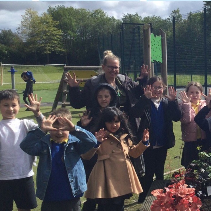 RochdaleCouncil's tweet photo. Thank you to @HollinPrimary for sharing these lovely photos of their wonderful sensory garden taking shape, created with plants from Bowlee Garden Nursery.

Our team at the nursery offered advice on which plants would work best and the children loved getting their hands dirty👏 https://t.co/QIXDNCriYQ