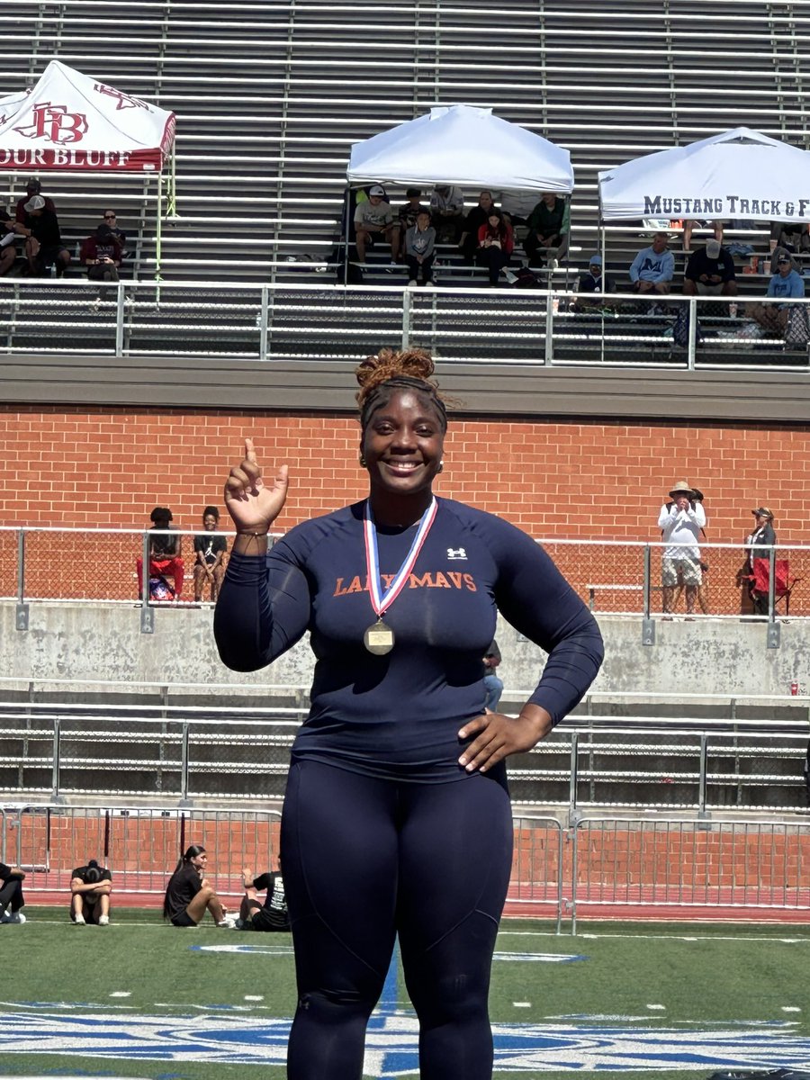 anne_ager's tweet photo. It’s a great weekend to compete!   Good luck to Jewelia Gonzalez who competes today in the 100 &amp; 400 wheelchair races and Cyani Ingram who will compete in shot tmrw morning. They both are 1 of 9 elite athletes competing at the State Track &amp; Field Meet. 💪🥇💙🧡 @jm_mavs https://t.co/3cCsu552Or