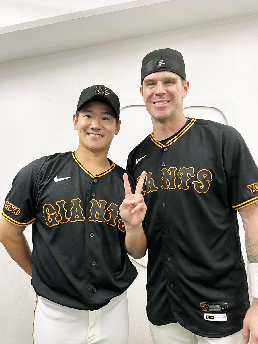 TokyoGiants's tweet photo. 【一軍】巨人 2-0 DeNA

本日のヒーロー✨

#井上温大 投手 #キャベッジ 選手！

HERO IS HERE! https://t.co/mIEN70K7dF