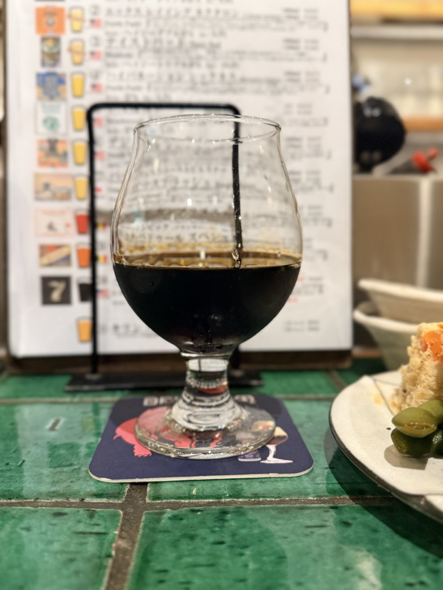 R_I's tweet photo. バーボン樽感溢れるアロマに、芳醇で濃厚なコーヒーチョコの渋みと甘みと酸味が綯い交ぜに、混然一体となったテイスト
余韻が幸せすぎる
ペリスタは最高、バレルエイジは至高
#3sons Happy Anniversary -7 Year BA Imperial Stout ABV:17.5%
#カンパイリセット
#中年酒劇レヴュークラフトビィル https://t.co/SigR2YJrA9