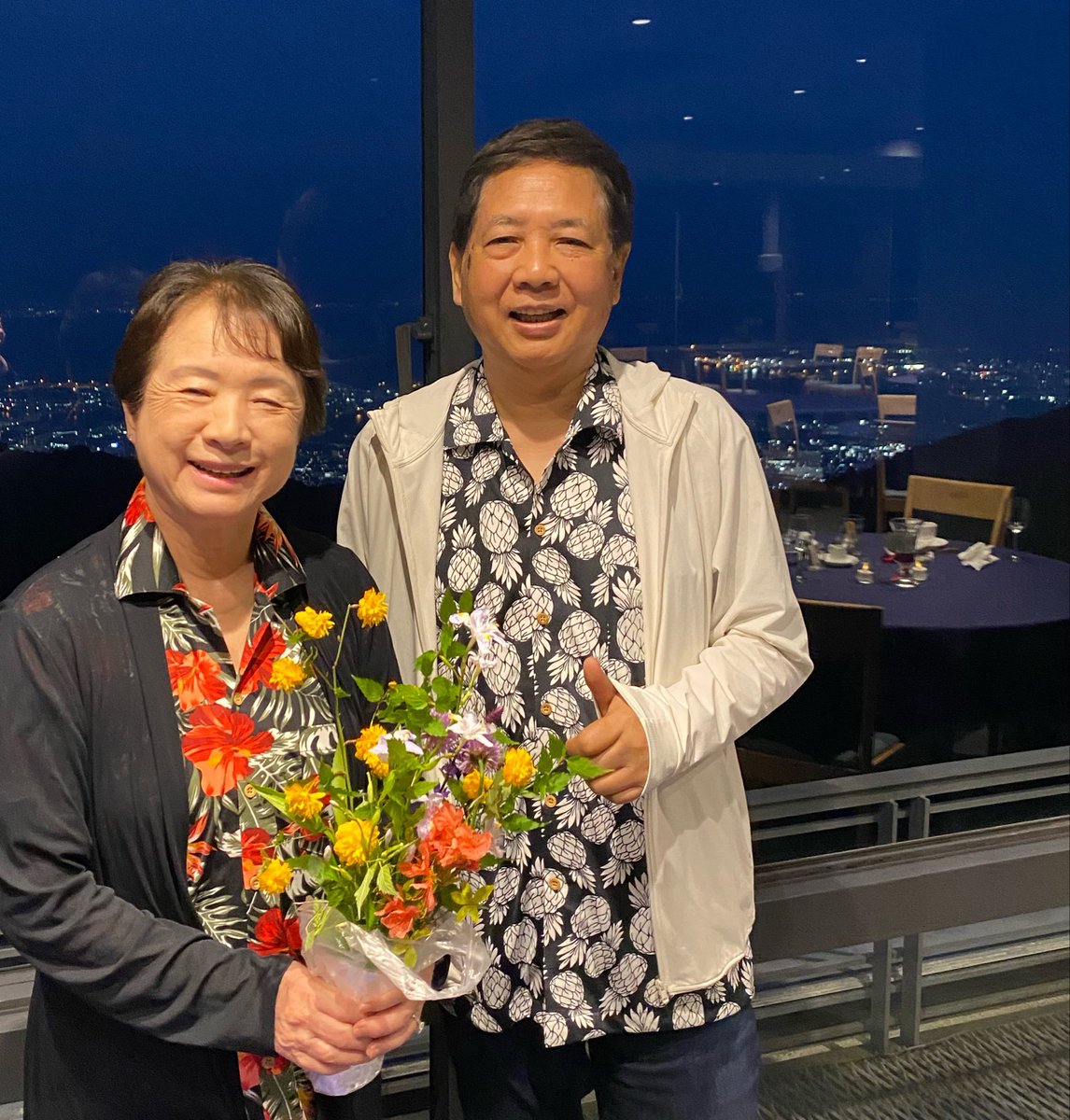 yasudahitoshi2's tweet photo. 本日、結婚50周年を迎えました。ということで、六甲山上で夕刻から夜景までフルコースをいただきました^^ https://t.co/iMNIqDYMe7