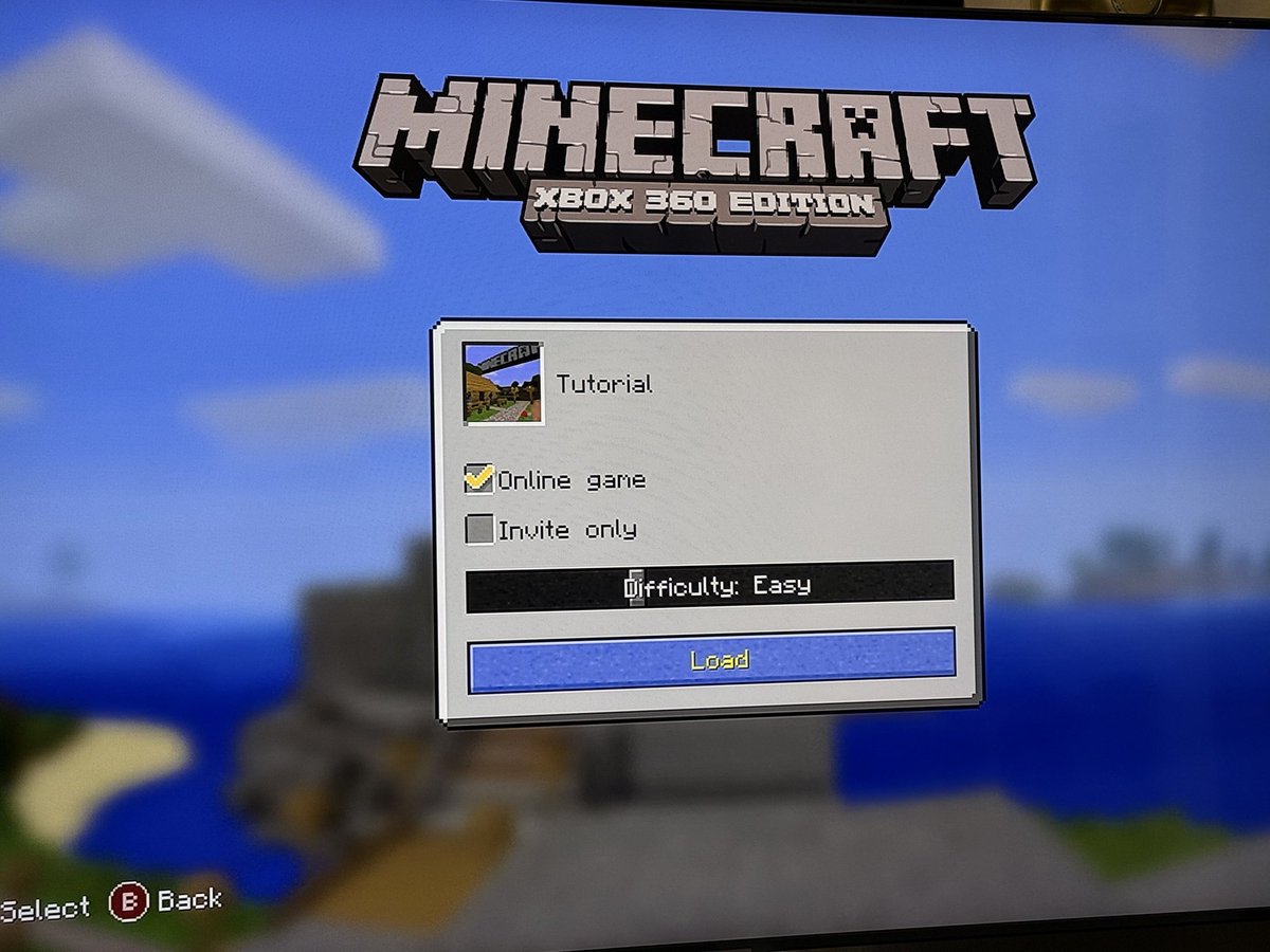radeixtok's tweet photo. @Minecraft I don't need to imagine it I can mod a 360 spoof the version to work online with friends instead of playing shitrock then profit https://t.co/nODuIvE9J5
