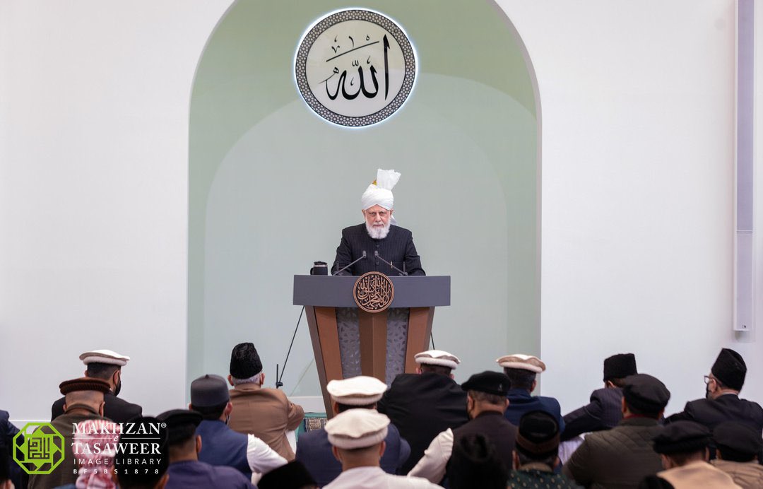khadimofislam's tweet photo. Today's Live Friday Sermon His Holiness, Hazrat Mirza Masroor Ahmad (aa) #KhalifatulMasih V. World wide Head of the #Ahmadiyya Muslim Community.

Link 1 - https://t.co/HF7H3htoS3 @muslimtv

Link 2 - https://t.co/tLklOjB10C

#Khalifa #CaliphOfMessiah #Islam #Friday #Peace #Jihad https://t.co/jEFFxYdRoN