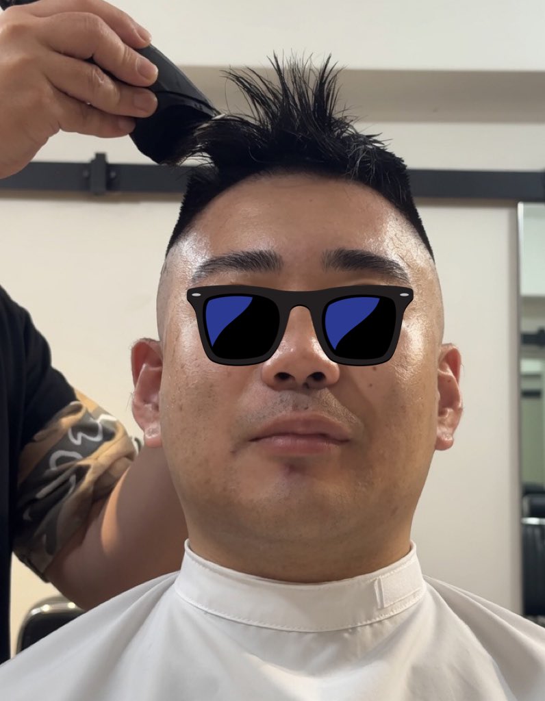 capemeup's tweet photo. 師兄三個月先飛一次髮 。每次都盡短🍍 https://t.co/7r109dJ5JD
