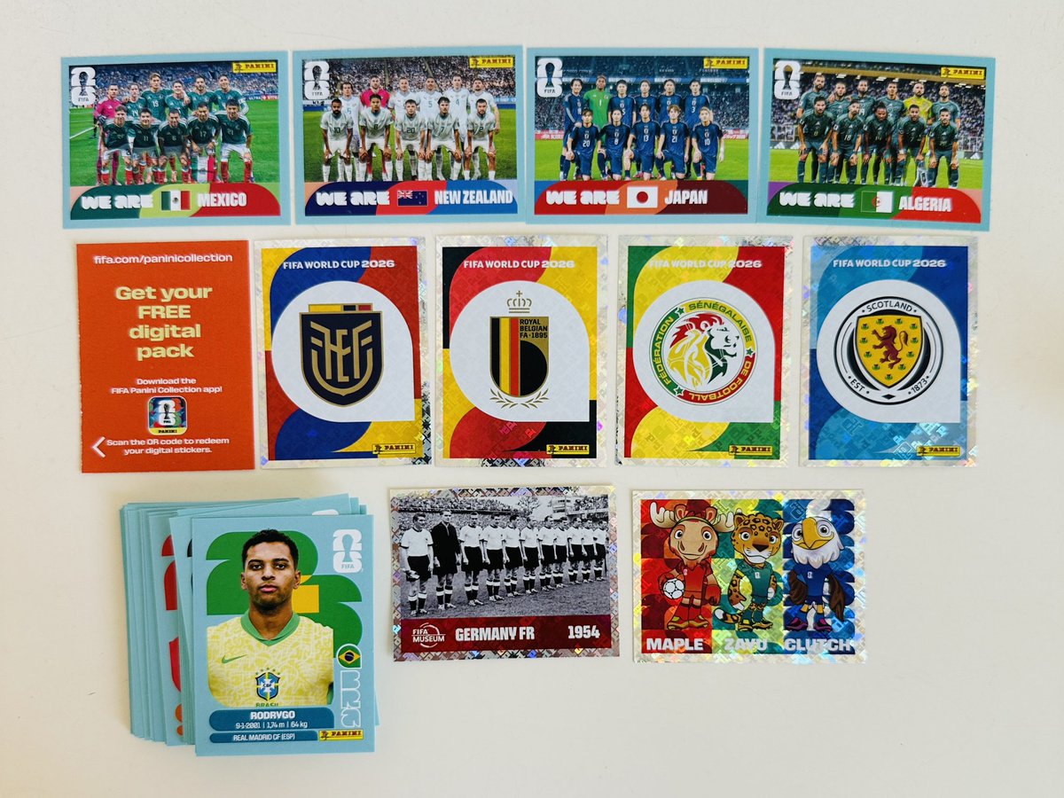 felixcavi2's tweet photo. открыл 10 упаковок наклеек Panini к Чемпионату мира 2026 по футболу.
кто разбирается, есть тут ценные карточки? https://t.co/CMSoNX7dev
