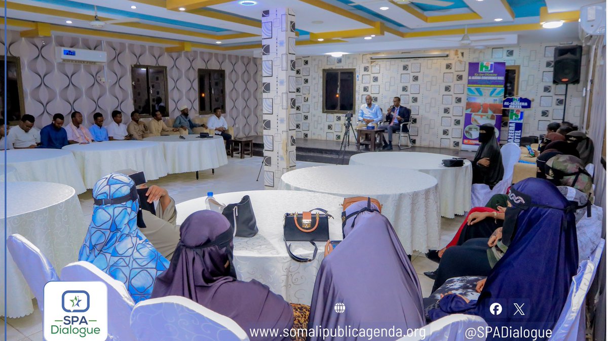 somalipubagenda's tweet photo. Gaalkacyo, Puntland, May 12, 2026: Madasha @SPADialogue_ ee Somali Public Agenda  (SPA) ayaa magaalada Gaalkacyo ee Puntland ku qabatay madal dood-wadaag iyo su’aalo-weydiin isugu jirtay, taas oo ay ku kulmeen Maayarka Dowladda Hoose ee Degmada Gaalkacyo, Puntland, Mudane Hussein Abdinur Mohamed, iyo qeybaha kala duwan ee bulshada. Madashan ayaa ujeedkeedu ahaa xoojinta ka-qaybgalka shacabka ee ka doodista qorshayaasha iyo waxqabadka Dowladda Hoose.

Madasha waxaa diiradda lagu saaray xaaladda guud ee Dowladda Hoose, howlihii ay qabatay, iyo caqabadaha hortaagan shaqada Dowladda Hoose. Waxaa si gaar ah looga dooday arrimaha dakhli-uruurinta, miisaaniyadda sanadlaha ah, iyo xisaab-xirka Dowladda Hoose.

Sidoo kale, dooddu waxay taabatay caqabadaha ugu waaweyn ee haysta maamulka degmada, heerka wada-shaqeynta Dowladda Hoose iyo bulshada, iyo qorshayaasha horumarineed ee Dowladda Hoose u dejisay sanadkaan 2026, gaar ahaan dhinacyada adeegyada aasaasiga ah iyo daah-furnaanta maamul.

Madasha waxaa si firfircoon uga qeybgalay mas’uuliyiin ka tirsan Dowladda Hoose oo uu hormuud u ahaa Maayarka degmada, haween, dhallinyaro, odayaal dhaqameed, iyo culimo, kuwaas oo soo bandhigay aragtidooda, sidoo kale su’aalo weydiiyay maayarka, isla markaana ku biiriyay talooyin wax-ku-ool ah oo ku wajahan maamulka degmada.

Muuqaalka madashan oo dhammaystiran dhawaan ayaan baahin doonnaa.

#SomaliPublicAgenda #Gaalkacyo #Puntland #SPADialogue