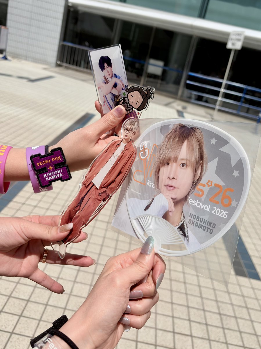lovesummer24's tweet photo. 私のキラフェス2026- ̗̀👑𓈒𓂂𓏸

今年もありがとう💋✨️
幸せな2Days+1！！！

どんな自分でも居ていい場所だった❤️‍🩹😌

3人だったから目も耳も心もお腹も全部満たされた🍻❤️‍🔥

ありがとう大好き💛💜🤍ྀི

#キラフェス2026
#KMF2026
#岡本信彦
#kiramune https://t.co/XIaW9M6D3I
