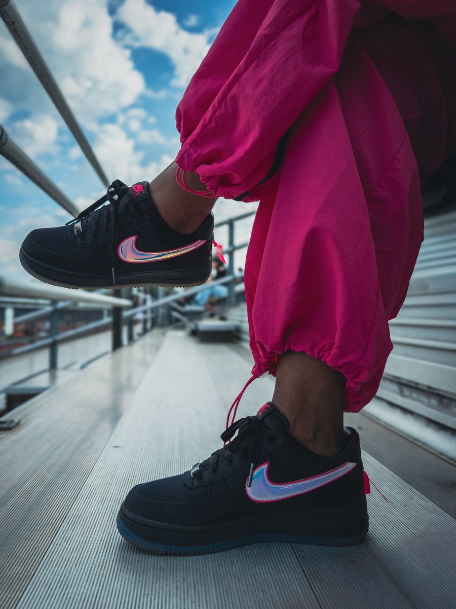 Franky_Babylon's tweet photo. My wife is a survivor of breast cancer. This #FireFriday she rocks Nike Breast Cancer AwAIRness 1s. Tomorrow my family and I, along with many others will be participating in @SusanGKomen Race For The Cure; supporting and remembering those who fight or fought breast cancer.
#KOTD https://t.co/JUyucQoVEv