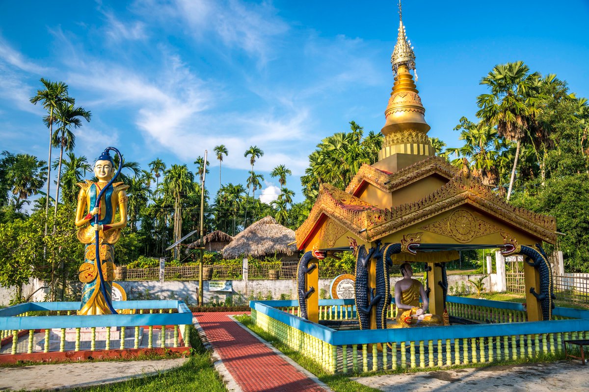 aweassam's tweet photo. Namphake Buddhist Monastery in Dibrugarh is one of the oldest Buddhist monasteries of Assam. This beautiful monastery offers a tranquil environment and is a popular meditation centre.
#AwesomeAssam
#ExploreAssam
#Namphake
#Buddhism
@CMOfficeAssam
@himantabiswa
@AjantaNeog https://t.co/BSfhSi3ptV