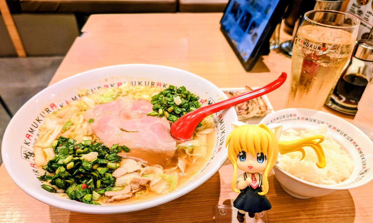 🐦‍⬛往人さん、ごはん何がいいかな？」 「🍜ラーメンセット✨」 この