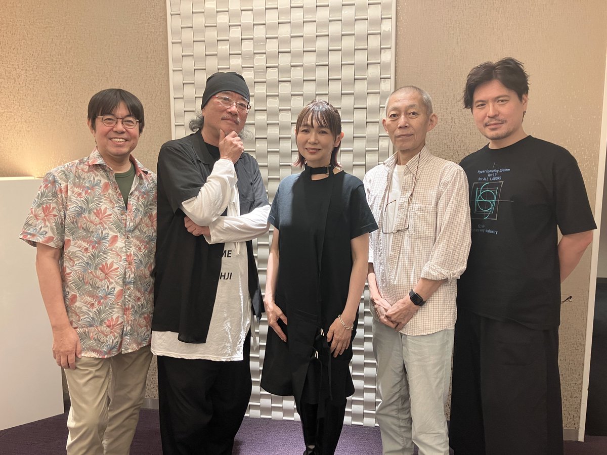 patlabor0810's tweet photo. 【EZY 情報】
『#機動警察パトレイバーEZY　File 1』
公開初日舞台挨拶にご来場いただいた皆様、
ありがとうございました！
映画のご感想は #パトEZY1感想 をぜひ投稿してくださいね✨

ご登壇した 監督 #出渕裕 さん、
脚本・シリーズ構成 #伊藤和典 さん、
キャラクター原案 #ゆうきまさみ さん。
そして
エンディングテーマ アーティスト #永井真理子 さん、
MC #天神英貴 さん の集合写真をお届けします📸

明日の公開記念舞台挨拶もお待ちしております！
▽チケット購入は劇場ページより
新宿ピカデリー
https://t.co/Y5xBDK6ctv
ユナイテッド・シネマ　アクアシティお台場
https://t.co/avjhgUvIlV

『機動警察パトレイバー EZY』　
全３章構成にて劇場公開
File 1：絶賛公開中！
File 2：2026年8月14日(金)
File 3：2027年3月
#patlabor