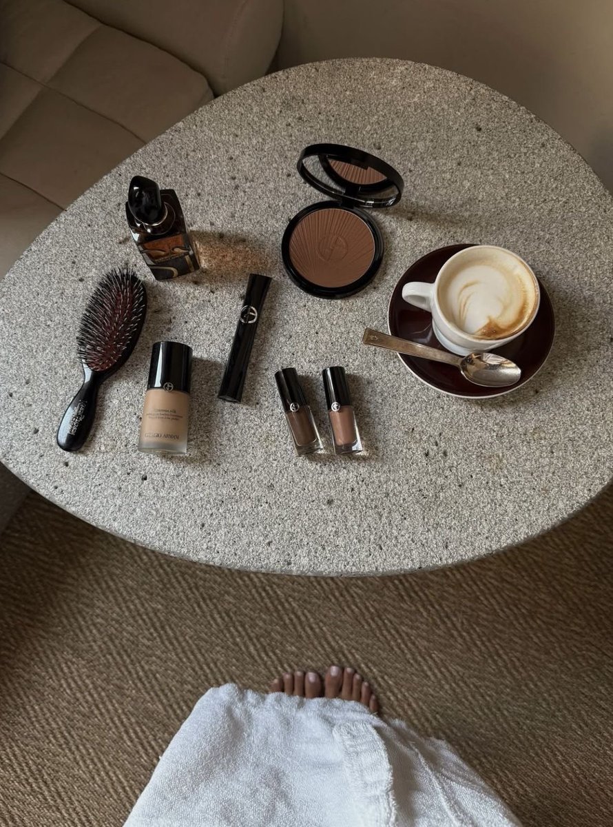 classyladylife's tweet photo. ✨i’m just a girl.✨ https://t.co/fbrugGadZI