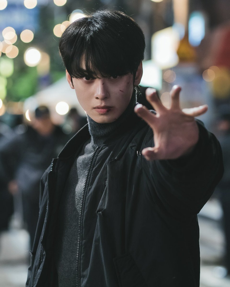k_eunwoo03's tweet photo. 正式公開前の試写会で事前に視聴を終えた取材陣の間で、“印象的なキャラクターを見事に演じきった”と演技力を評価されていたという話に、また誇らしい気持ちになった。
ウンジョンとしての一つひとつの表情が刺さって、ひたすら「かっこいい」が止まらない。
また新しい姿が見られて、本当に嬉しいなぁ https://t.co/JmMhYqT6yo