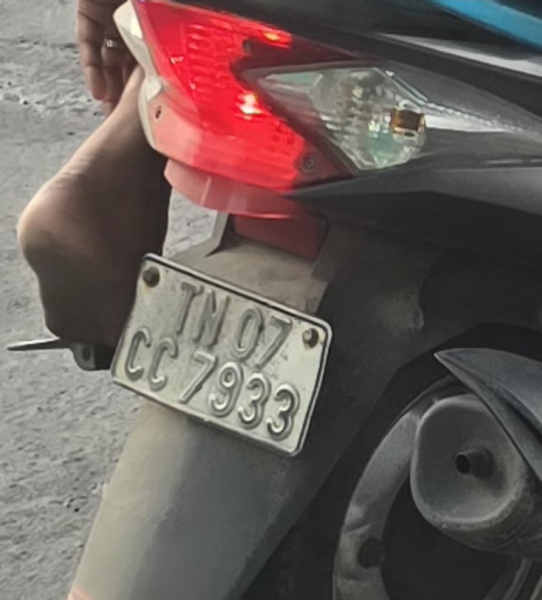 Traffic violation whistle blower tweet media