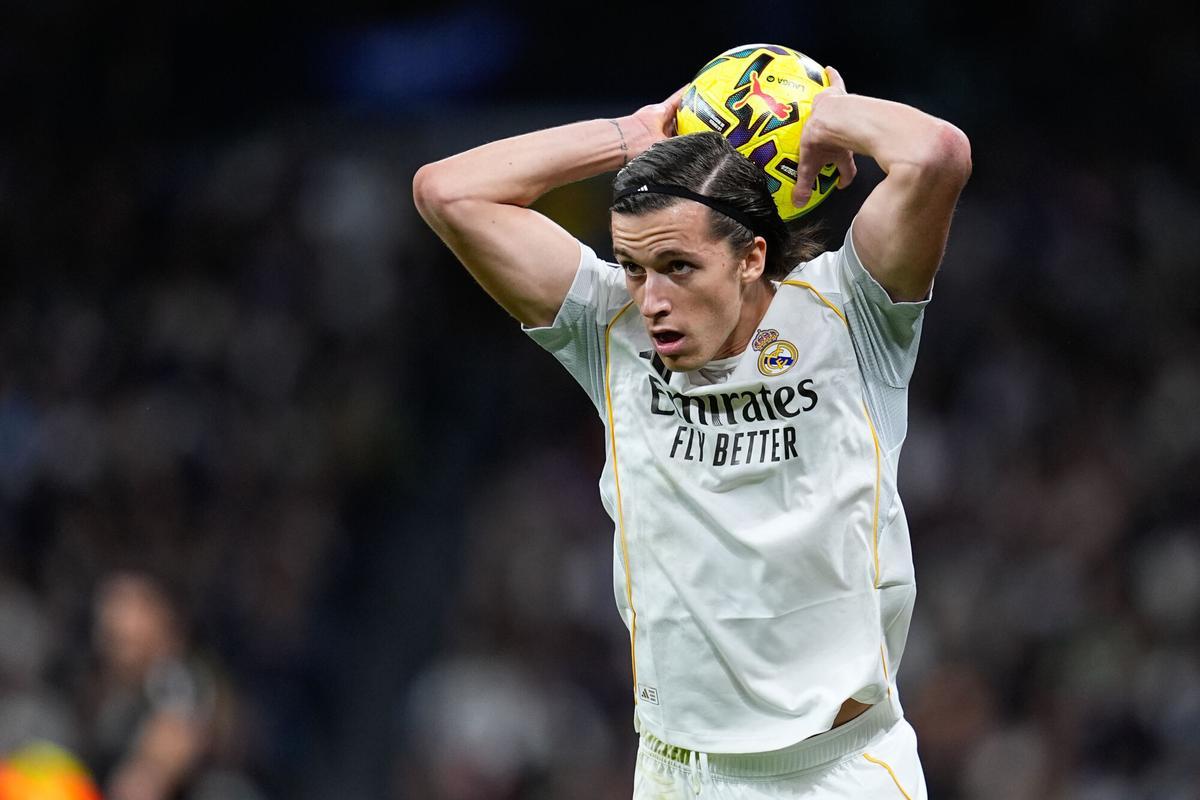 MadridSports_'s tweet photo. 🚨 Lío entre CARRERAS y ARBELOA

Cuando Álvaro Carreras se enfadó por ser relegado al banquillo, Álvaro Arbeloa le dijo que sacara SU PROPIO CARNÉ DE ENTRENADOR

vía @jfelixdiaz https://t.co/sUCGn7vf35