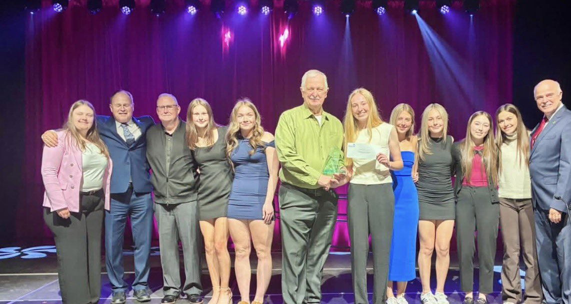 ODHigh's tweet photo. Congrats to the winners of the Sports Team of the Year at the MP Focus on Youth Awards! There are many OD students who were on this mighty MP PYL GU15 who took home this award. @NLSchoolsCA https://t.co/RDqCv2kN5W