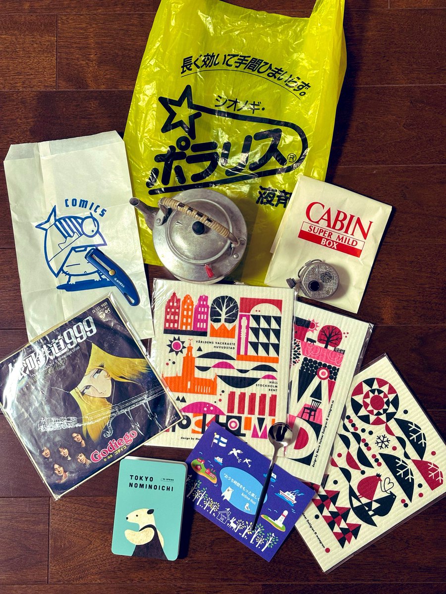 def90us1811's tweet photo. 時間気にせずにぶらぶら出来たのは久しぶり🤗 可愛いイス欲しかったけど手が出せなかった...😭 購入時に入れてくれる袋もなかなかの味わい🥰 #東京蚤の市 #lafuma https://t.co/qB38iW6dEc