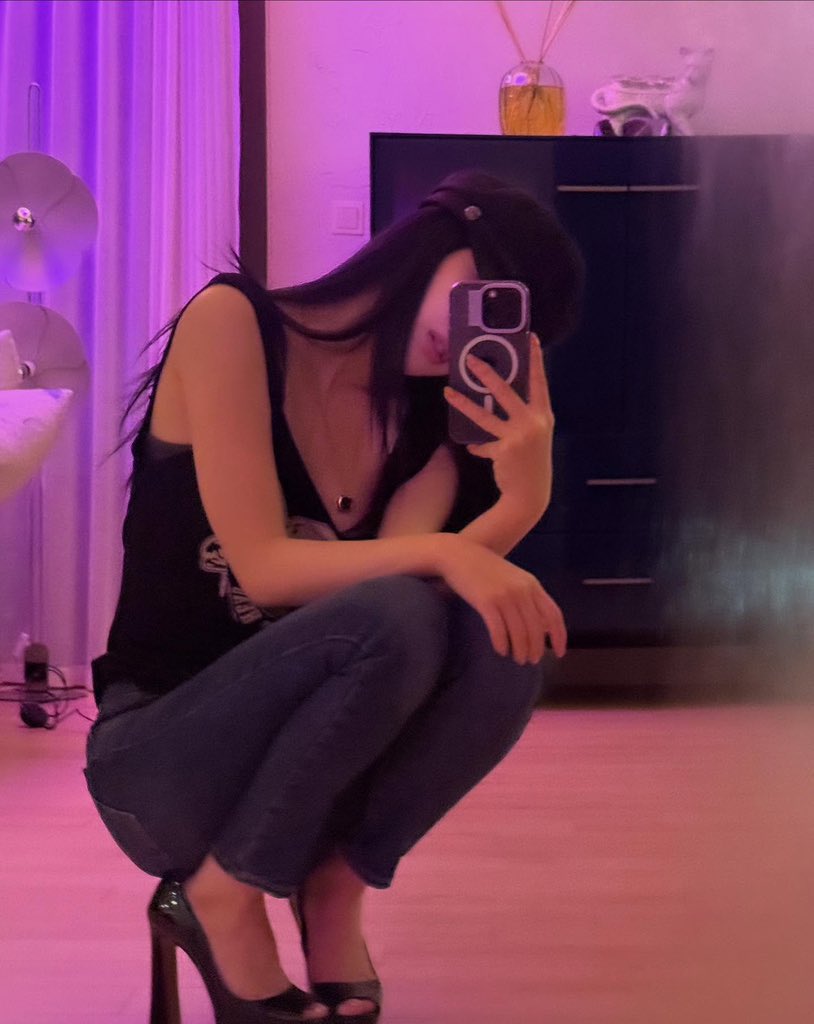 paraglideee's tweet photo. never beating the living together allegations https://t.co/G1PiS5JqcU