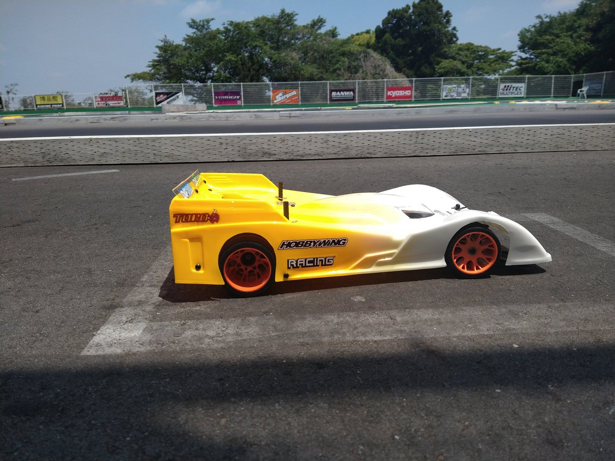 daichie2's tweet photo. 大分前に塗ったボディ、やっとシェケダン🏎️。
やっぱ低重心ボディは地面に吸い付くように走りいい感じ👍。

今日はかなり暑かった☀️。
またしんどい季節が。。。😵‍💫 https://t.co/nuowP87wcl