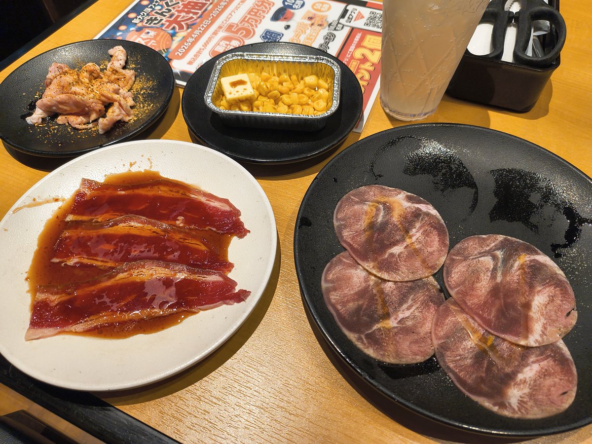 トモ tweet media