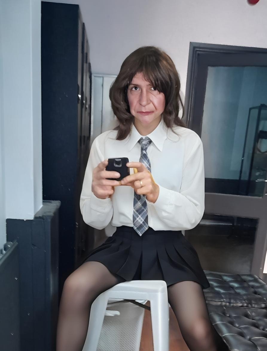 LISAJones475786's tweet photo. Put me in detention, what kind of punishment would you give this very naughty school girl 💋 https://t.co/TFZbZ4xmlG