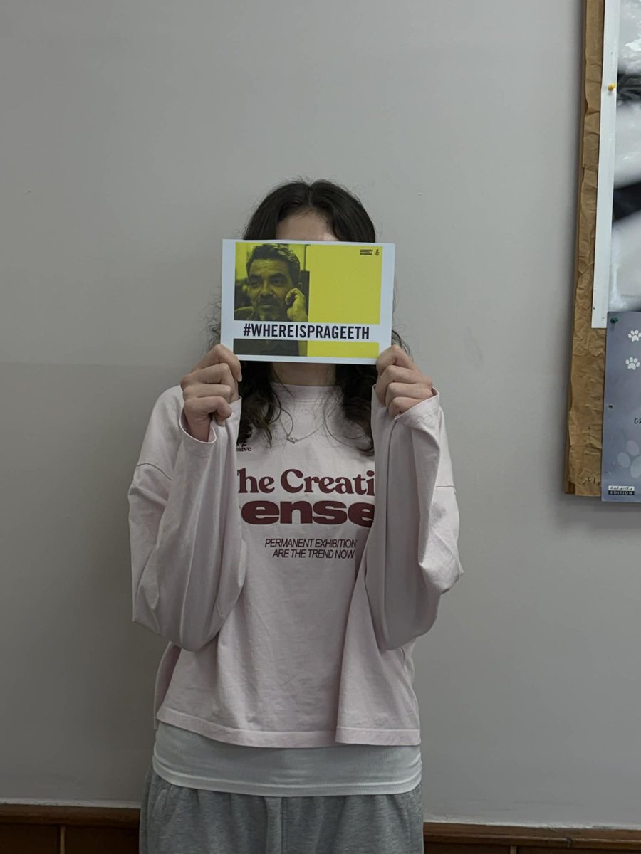 jmccdon's tweet photo. #whereisprageeth? Ask #SriLanka to investigate the disappearance of journalist Prageeth #Eknaligoda. Also, please do our online action &amp; join our photo action for him. Thanks. #lka #stillnoanswers https://t.co/zeDlhYkhO5 https://t.co/ij4oylg9pG