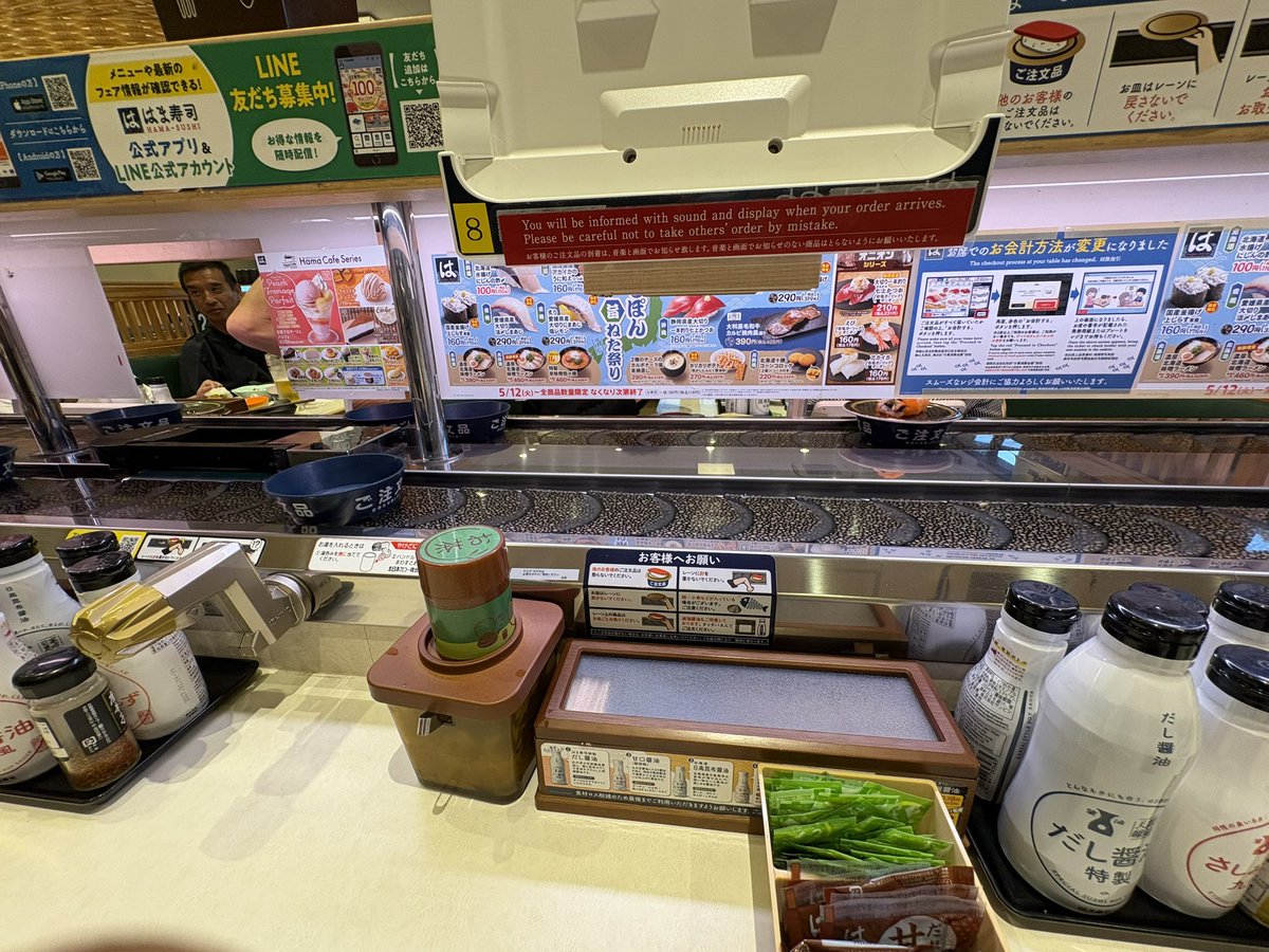 Th75r's tweet photo. 超久しぶりの回転レーンのはま寿司きた🍣
ストレートレーンじゃないはま寿司何年ぶりか！ https://t.co/H3kYBmNVjN