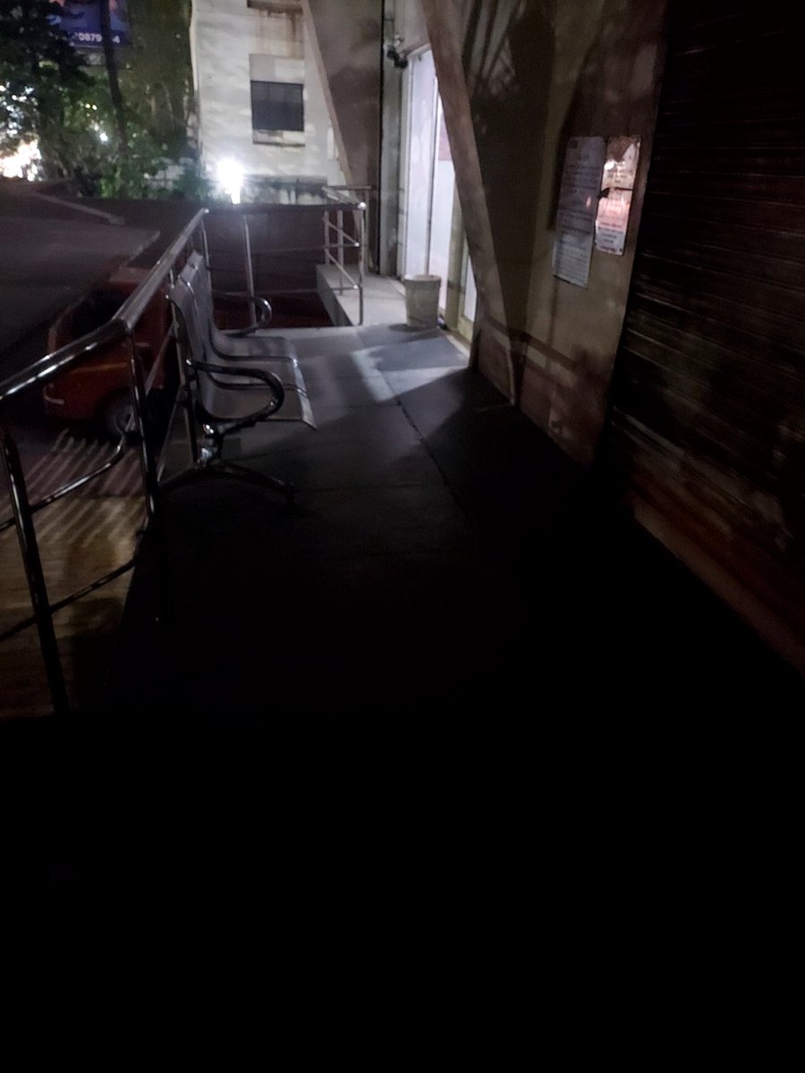 AMKHADILKAR's tweet photo. No lighting at SBI Dhayari Branch ATM (Code 17878), Pune. The approach area remains completely dark at night, causing huge difficulty for customers, while withdrawing cash. Also a serious security risk.  Kindly install permanent lighting immediately. @TheOfficialSBI https://t.co/wGJTkwbYNd
