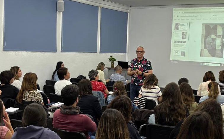imasmallorca's tweet photo. 📣 Reunió transversal dels Serveis Comunitaris Bàsics de Mallorca – SSCB –.

🗣️ Hi han participat @3SalutMental i el Servei de Persones amb #disCapacitat de l'IMAS.

👉 Han presentat els seus serveis i hem treballat en grups de feina per a l'anàlisi de casos. https://t.co/LC1Jfw2Uxg